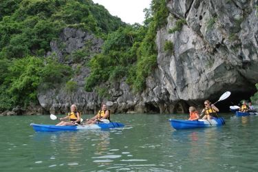 au-kayaking